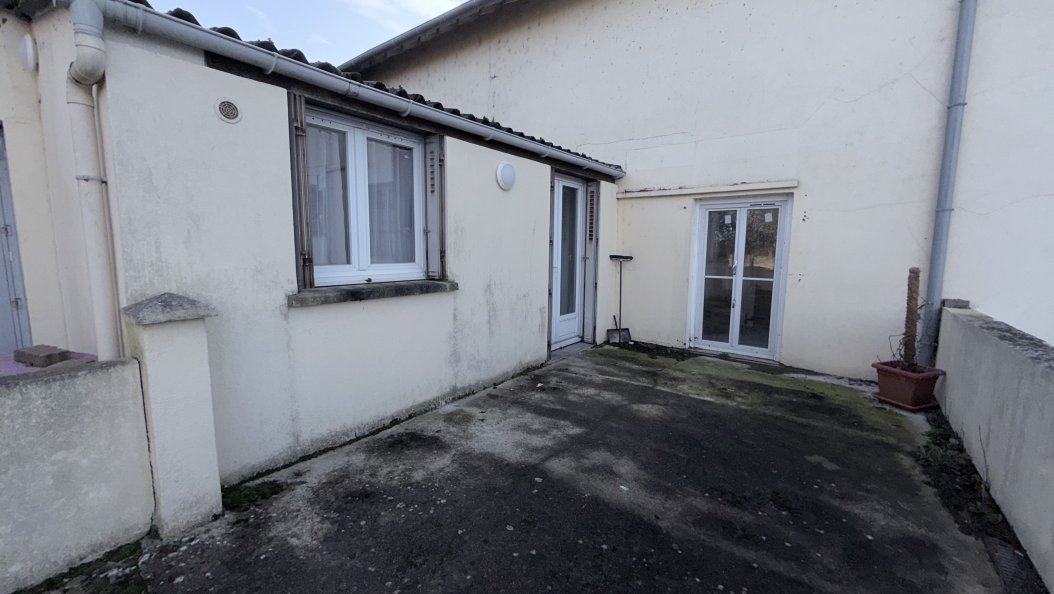 CHARMANT T1 À LOUER AU CALME - SERMOISE-SUR-LOIRE