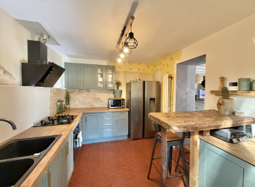 Charmante maison rénovée avec piscine chauffée et dépendances – Garchizy